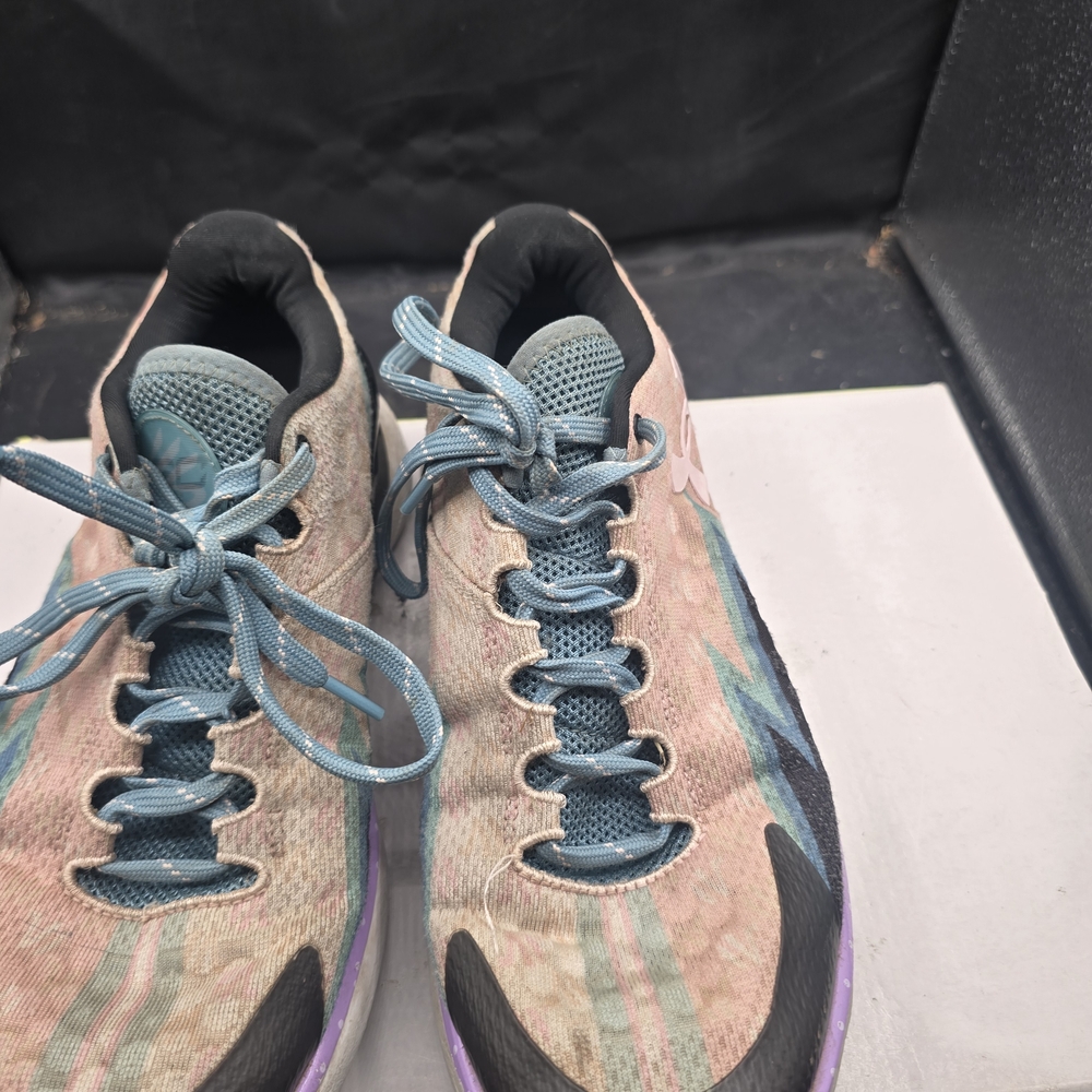 Under Armour Sneakers with Black and Gray Accents